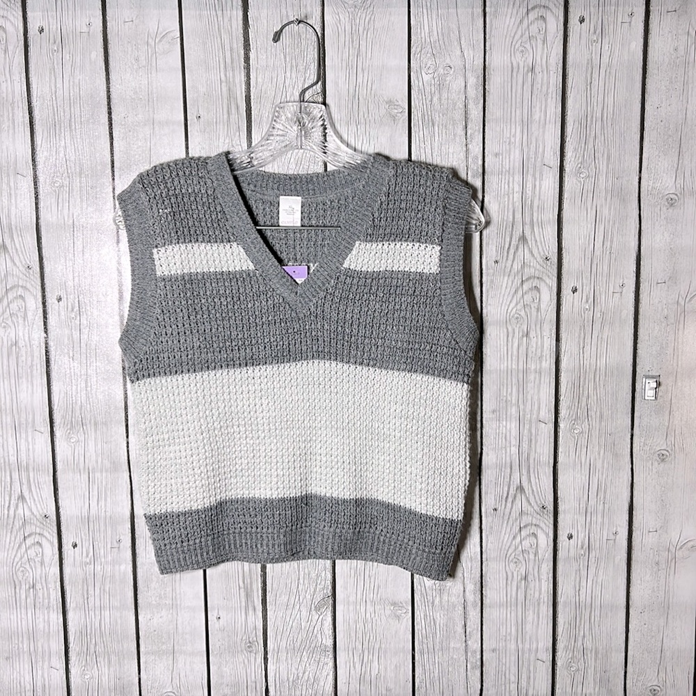 Evsie striped gray & white sweater vest size XL